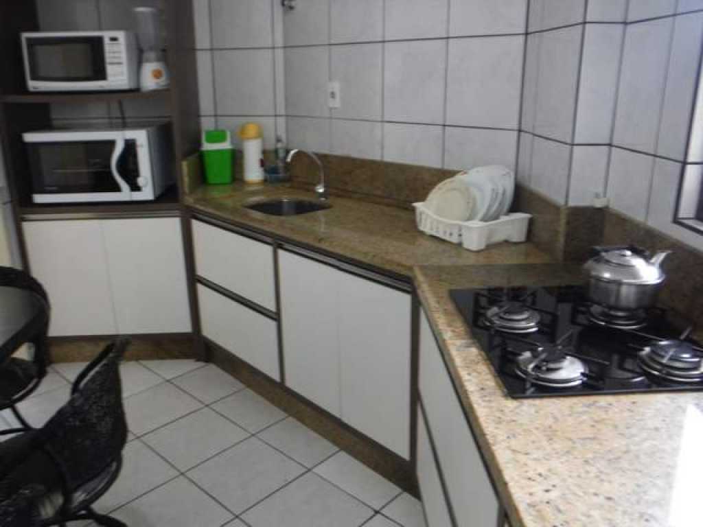 Apartamento 2 quartos com ar na quadra da praia no centro de Meia Praia