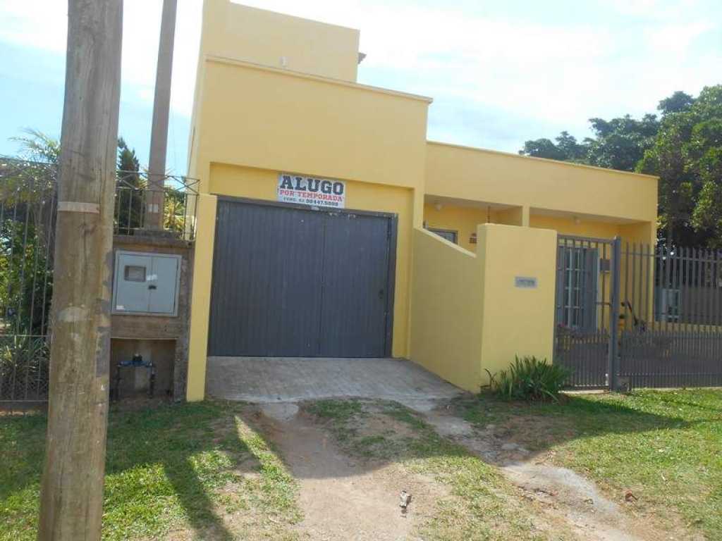 Casa em alvenaria de fundos conjugada