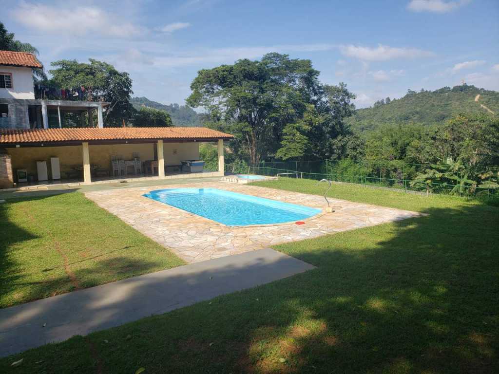 MARAVILHOSO SITIO COM PISCINA E CAMPO DE FUTEBOL NO CENTRO DE MAIRIPORÃ