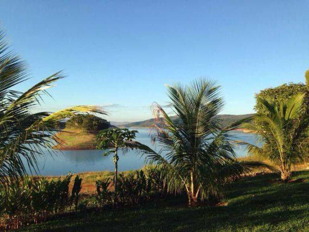 Vender .S�tio Maravilhoso com 20 alqueires na beira do Lago de Furnas.