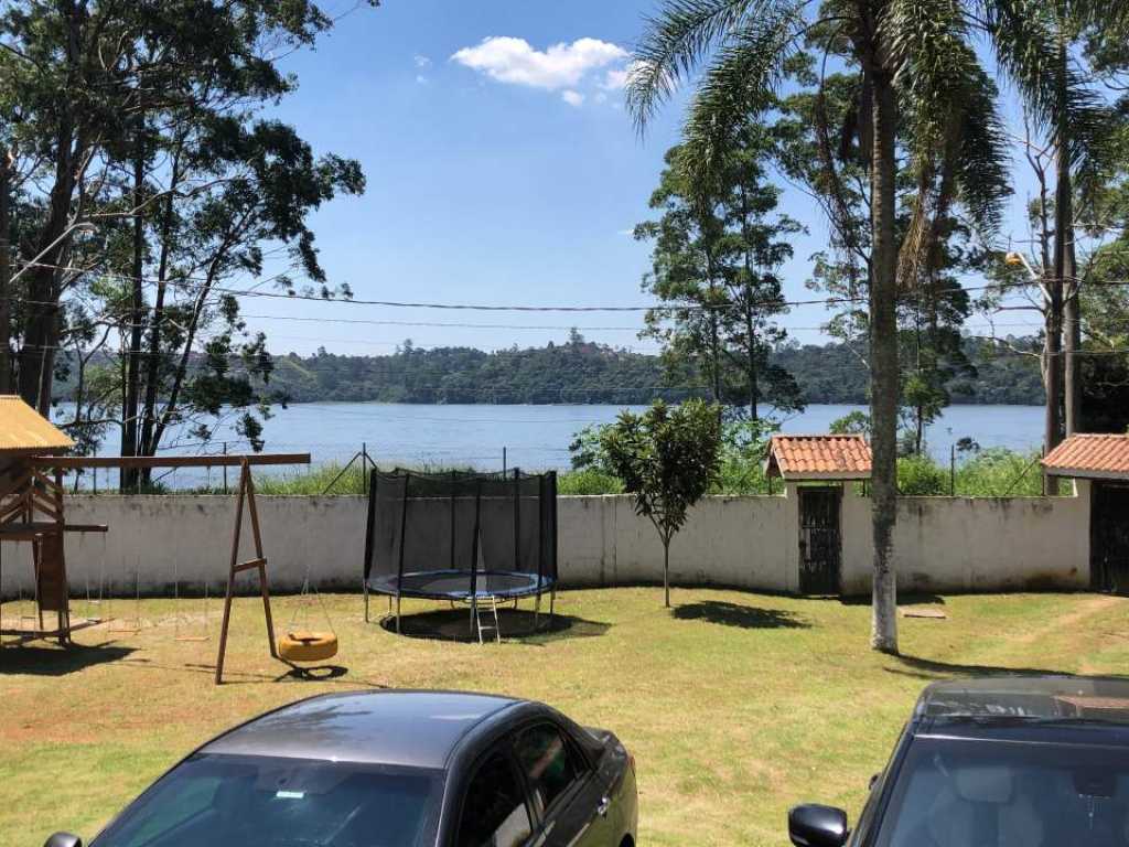 Casa em condomínio fechado na Zona Sul - SP, de frente para a Represa do Guarapiranga para família e amigos, com estrutura de lazer completo