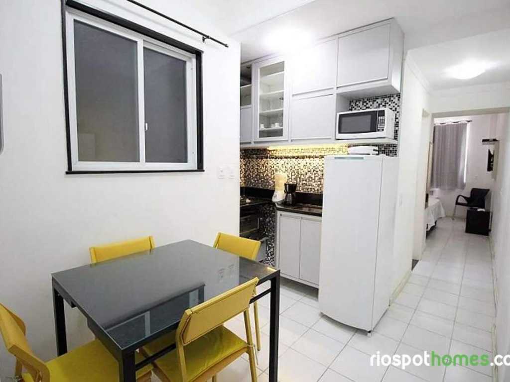 Apartamento aconchegante com ar condicionado e amenidades gratuitas.