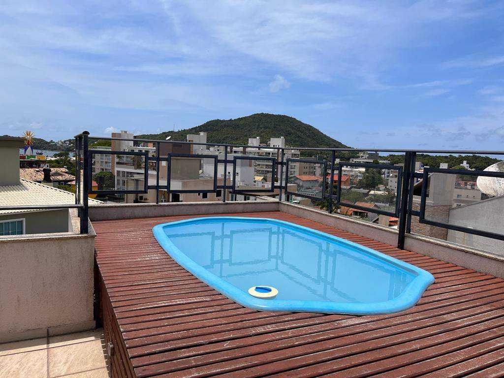 Duplex com piscina e vista para o mar