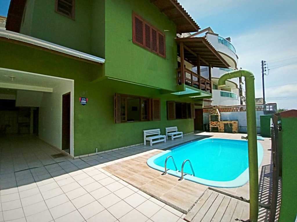 CASA ARMANI - CASA COM PISCINA EM CANTO GRANDE