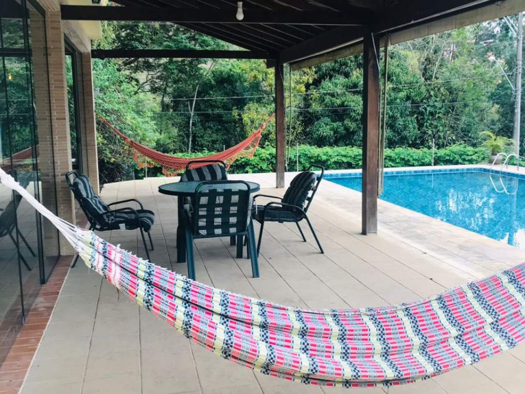 LINDA CASA PRÓXIMO AO CENTRO HISTÓRICO EM ILHABELA