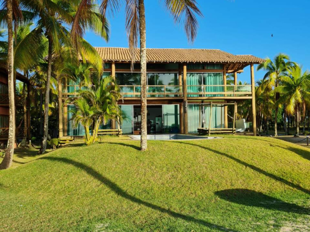 Casa exclusiva de alto padrão, frontal ao mar, na paradisíaca Baía de Camamu, em frente a Barra Grande, Maraú situada na llha do Contrato