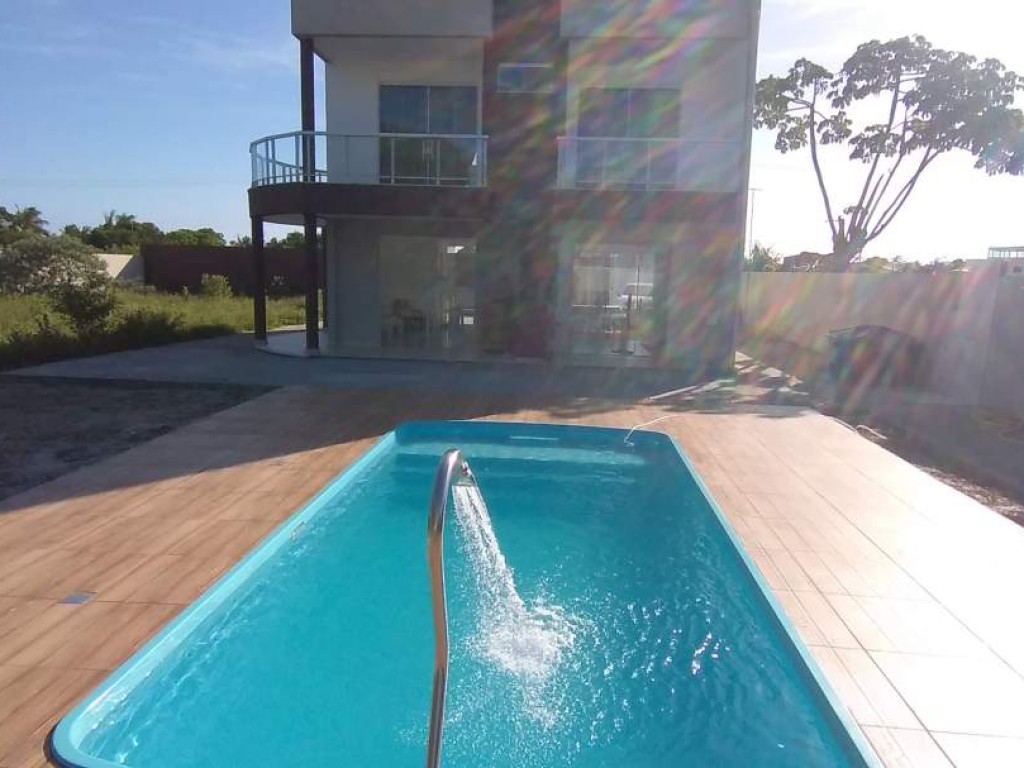 Casa com piscina, proximo as principais praias da região