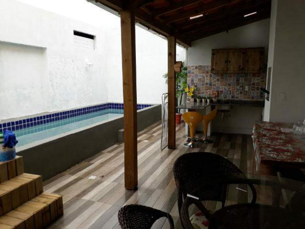 CASA COM PISCINA - 03 DORMITÓRIOS - MORRETES