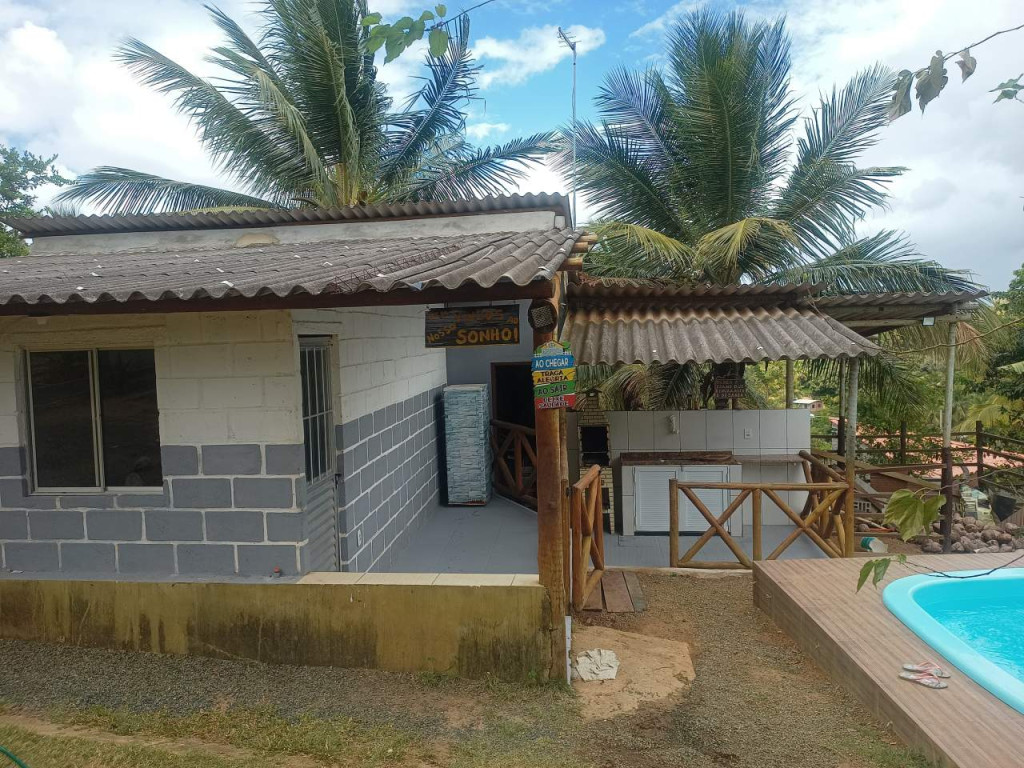 Casa tipo sitio em condomínio fechado