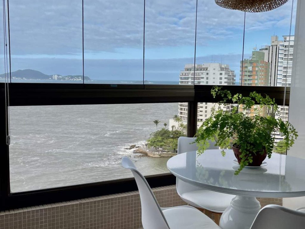 Apartamento de luxo com vista para o mar.