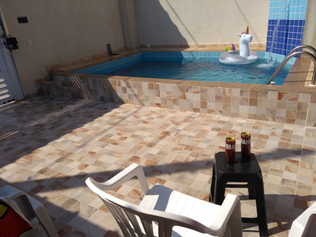 Casa com piscina, perto da praia, em Itanhaém