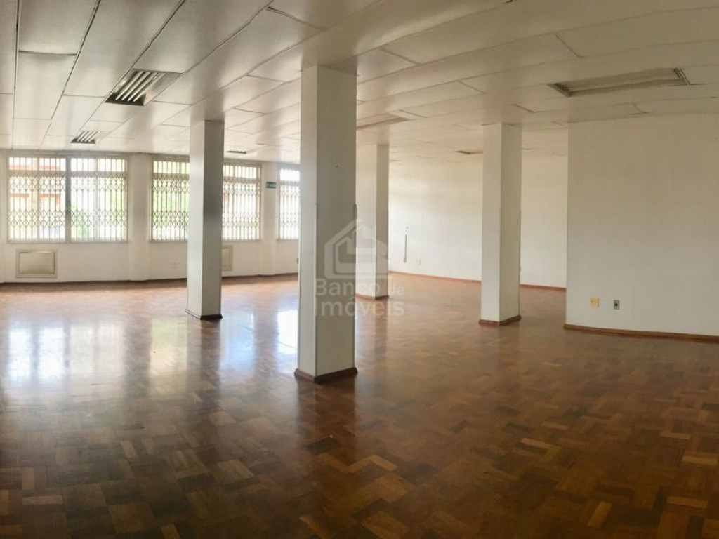 Sala comercial centralíssima medindo 120m2 de área total, 02 banheiros