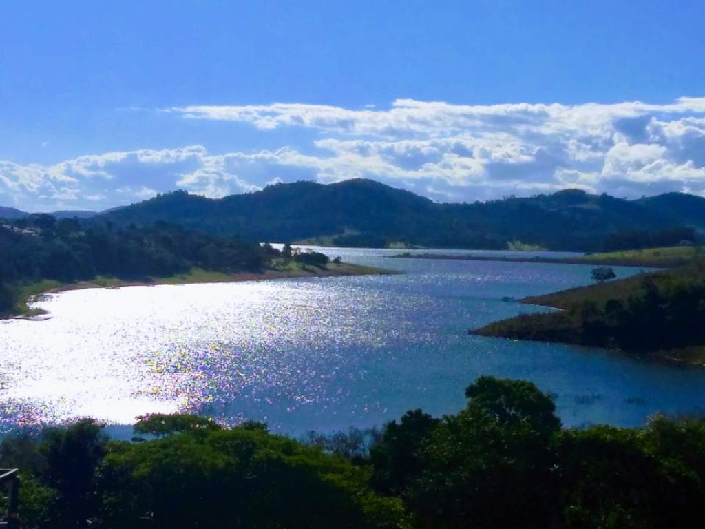 Linda chácara em Piracaia represa piscina churrasqueira