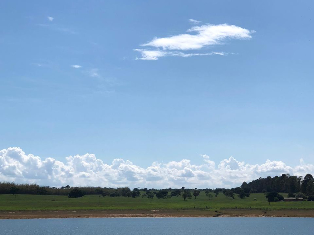 Linda Casa na Represa de Avaré para    Alugar por Temporada para até 10 pessoas