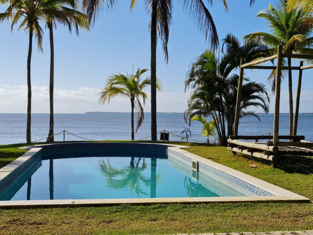 Casa exclusiva de alto padrão, frontal ao mar, na paradisíaca Baía de Camamu, em frente a Barra Grande, Maraú situada na llha do Contrato