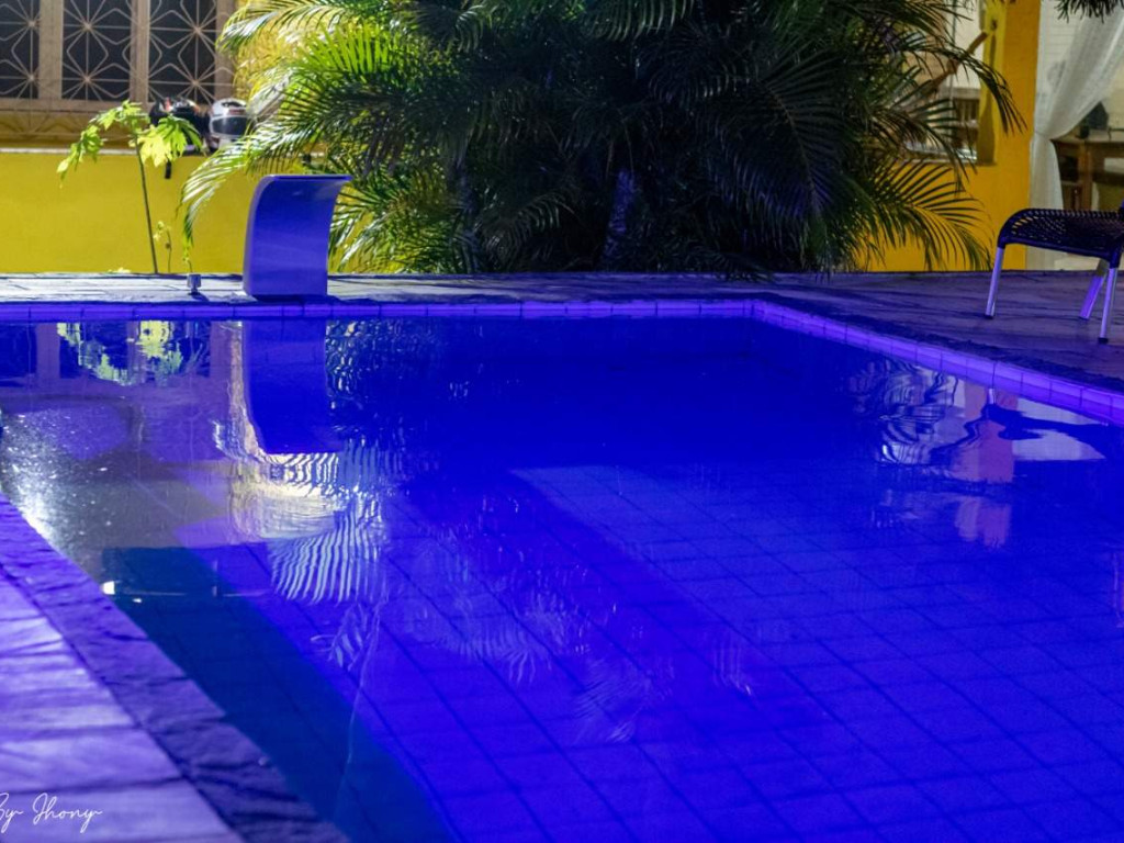 Casa com piscina e mini campo de futebol em Cabo Frio