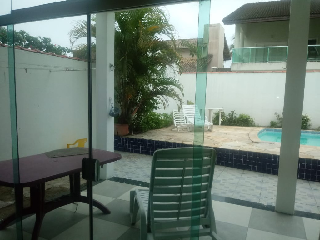 Linda casa para Temporada em Guarujá com piscina, churrasqueira, quadra para até 12 pessoas