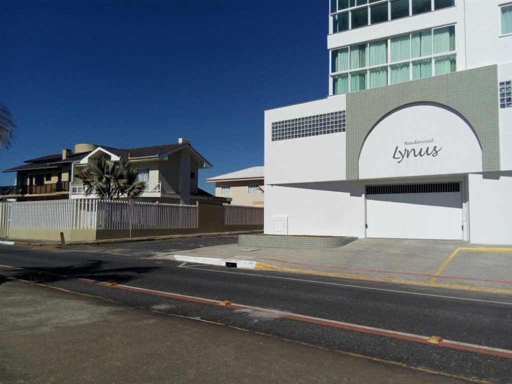 Beautiful house for sea front season in Barra Velha - with air conditioning.