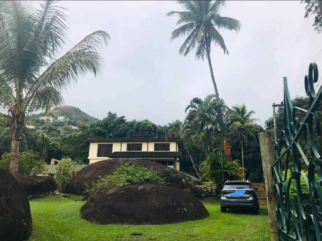 LINDA CASA PRÓXIMO AO CENTRO HISTÓRICO EM ILHABELA