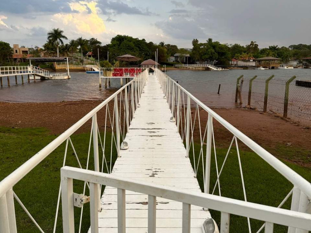 Belo rancho em Rifaina , a 5 minutos da cidade!