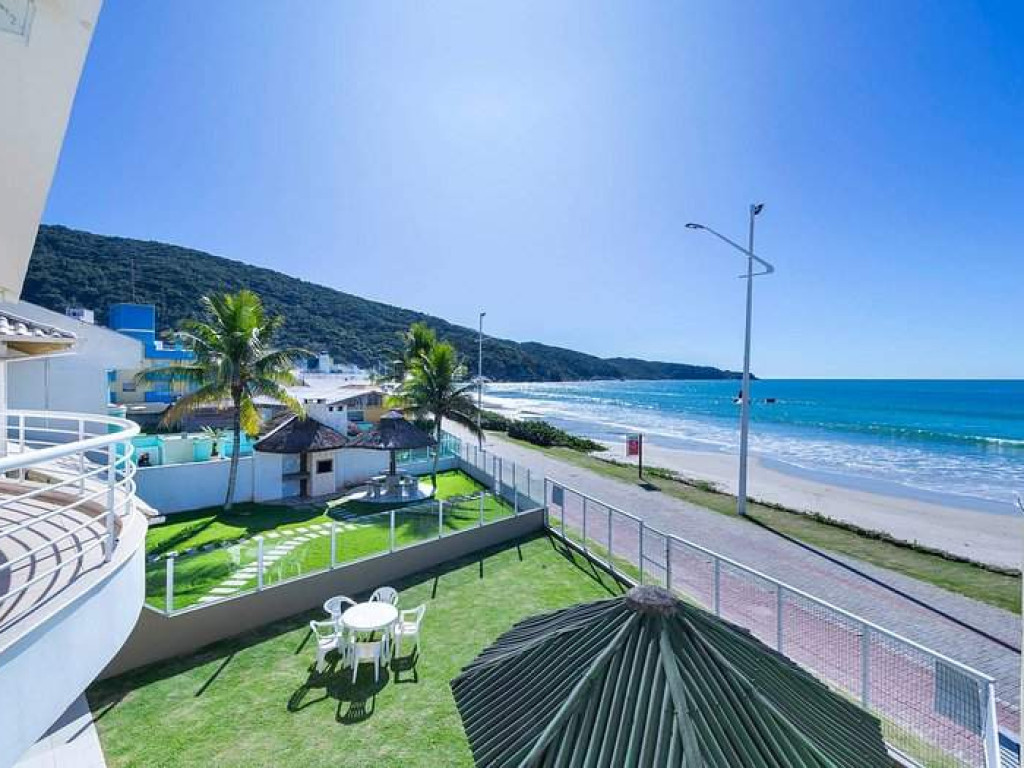 119M - Fabulosa Casa Frente para o Mar com 5 quartos para até 15 pessoas em Bombinhas - SC.