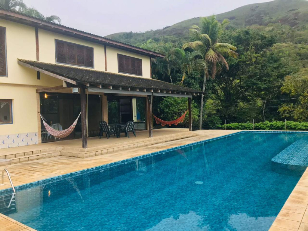 LINDA CASA PRÓXIMO AO CENTRO HISTÓRICO EM ILHABELA