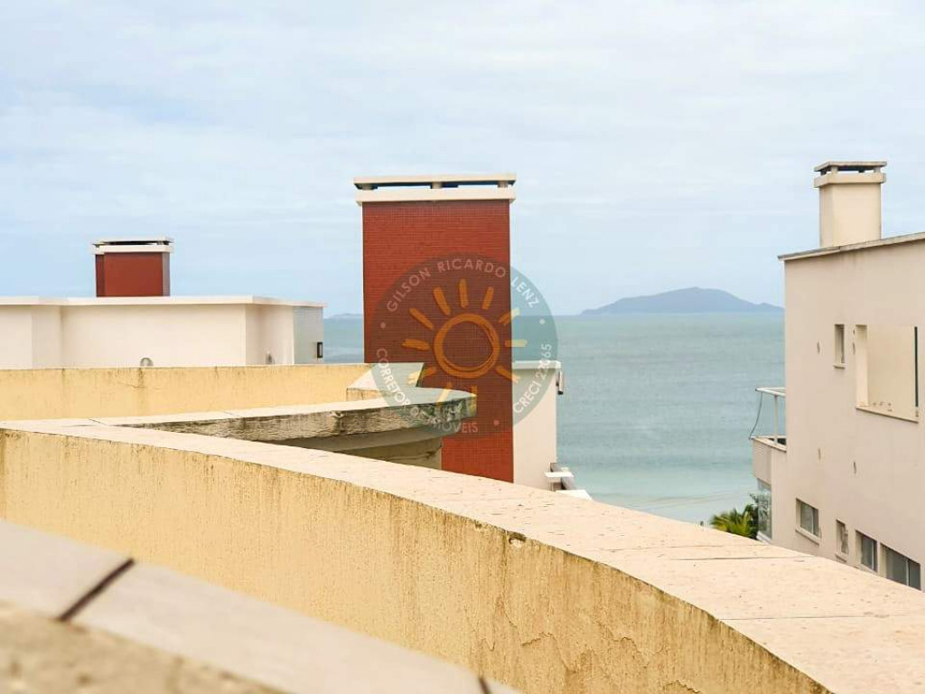 Cobertura Duplex localizada a 60 metros da praia de Quatro Ilhas - Bombinhas