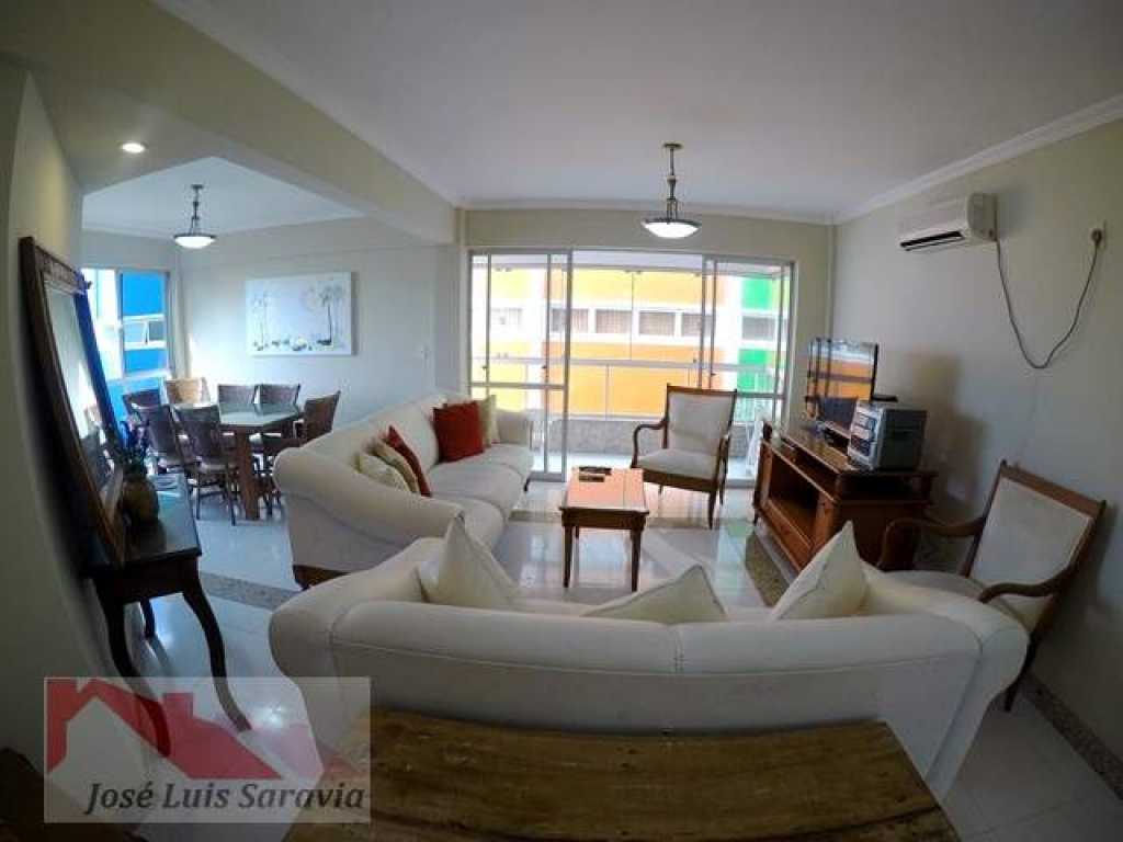 Excelente apartamento com vista para o mar, para 6 pessoas no centro de Bombinhas!