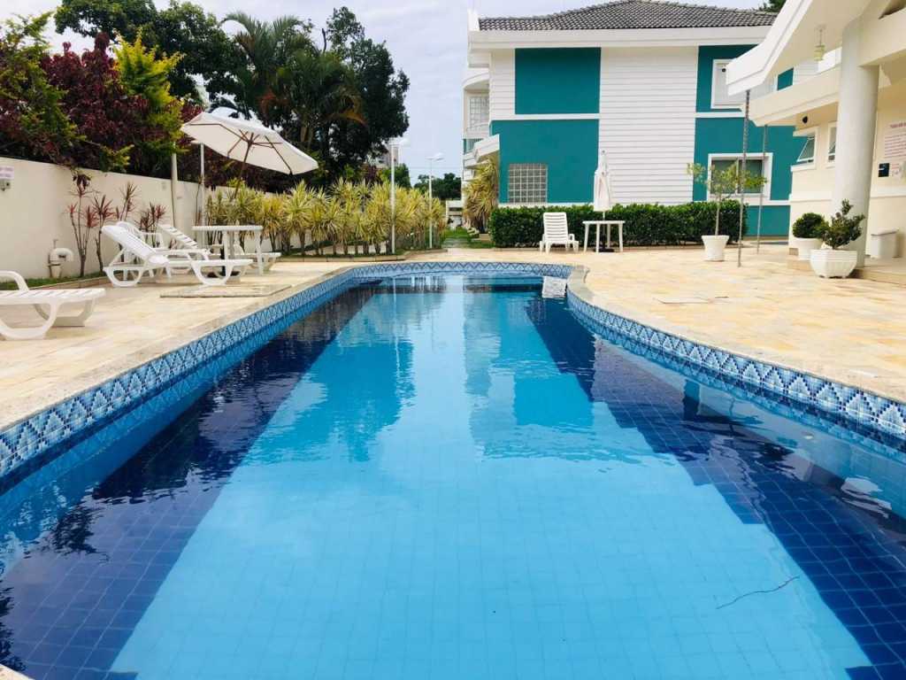 Lindo apartamento em condomínio com piscina próximo ao mar!