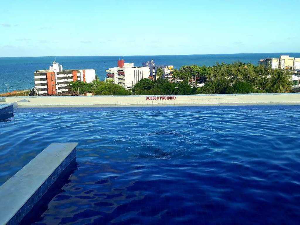 Excelente apartamento com vista para o mar, com piscinas e áreas de lazer para você relaxar