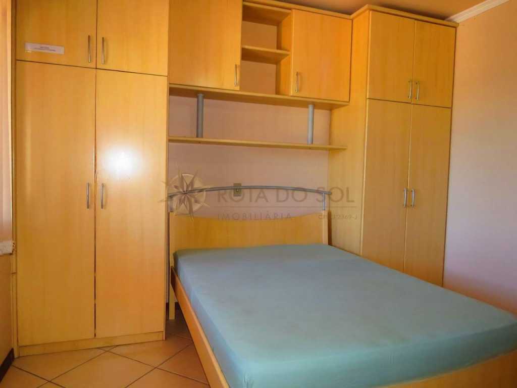 Cód 023 - Apartamento para até 8 pessoas, localizado na Avenida de Bombinhas á poucos metros do Mar!
