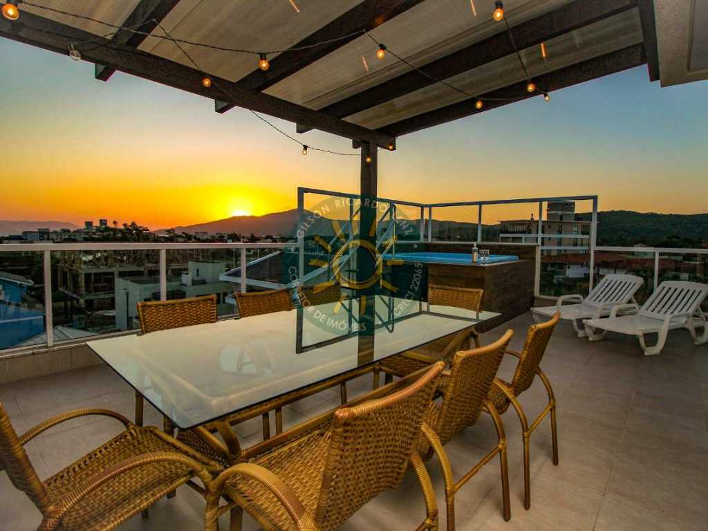 Aluguel de Apartamento Temporada | Excelente cobertura Duplex com SPA localizada a 120 metros da praia de Mariscal.