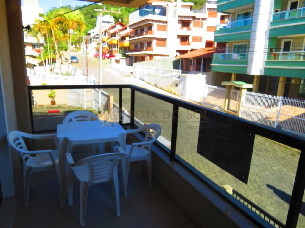 Cód 264 - Lindo apartamento, com excelente localização na praia de Bombinhas.