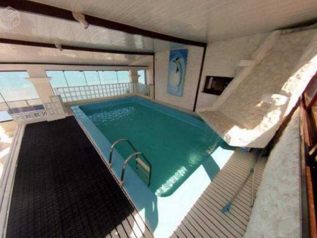 Cobertura com piscina com 5 quartos com ar - Frente para praia - Meia Praia