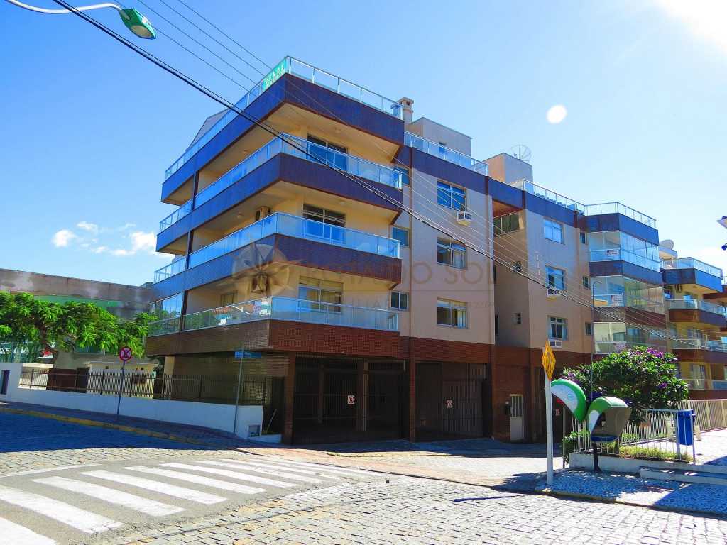 Cód 444 - Apartamento na quadra do mar em Bombinhas, 1 vaga de garagem e WI-FI.
