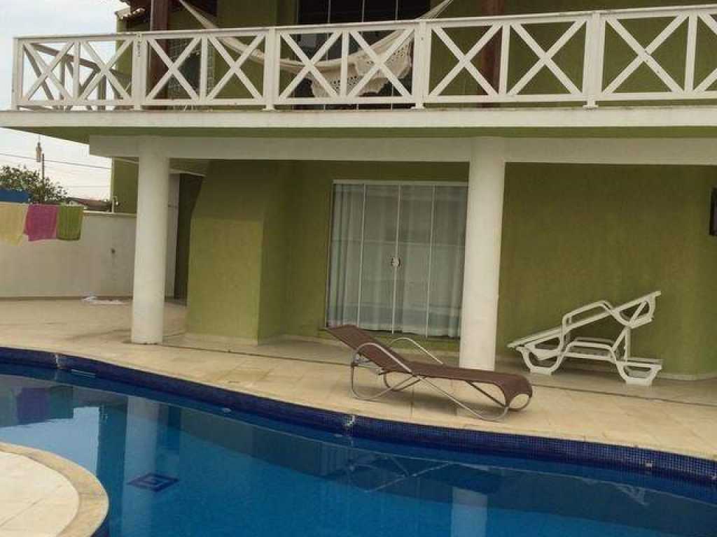 Casa com piscina com 4 quartos com ar para 12 pessoas