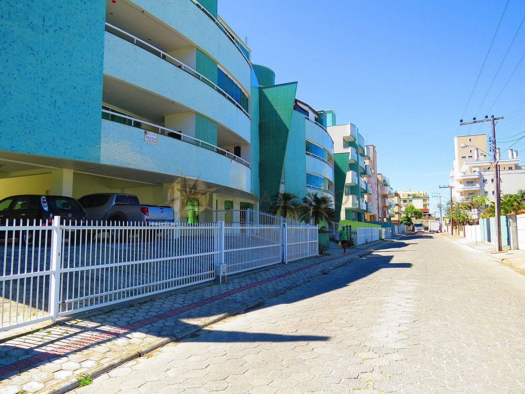 Cód 067C - Apartamento para até 08 pessoas com piscina coletiva, localizado á 200 metros da praia de Bombinhas.