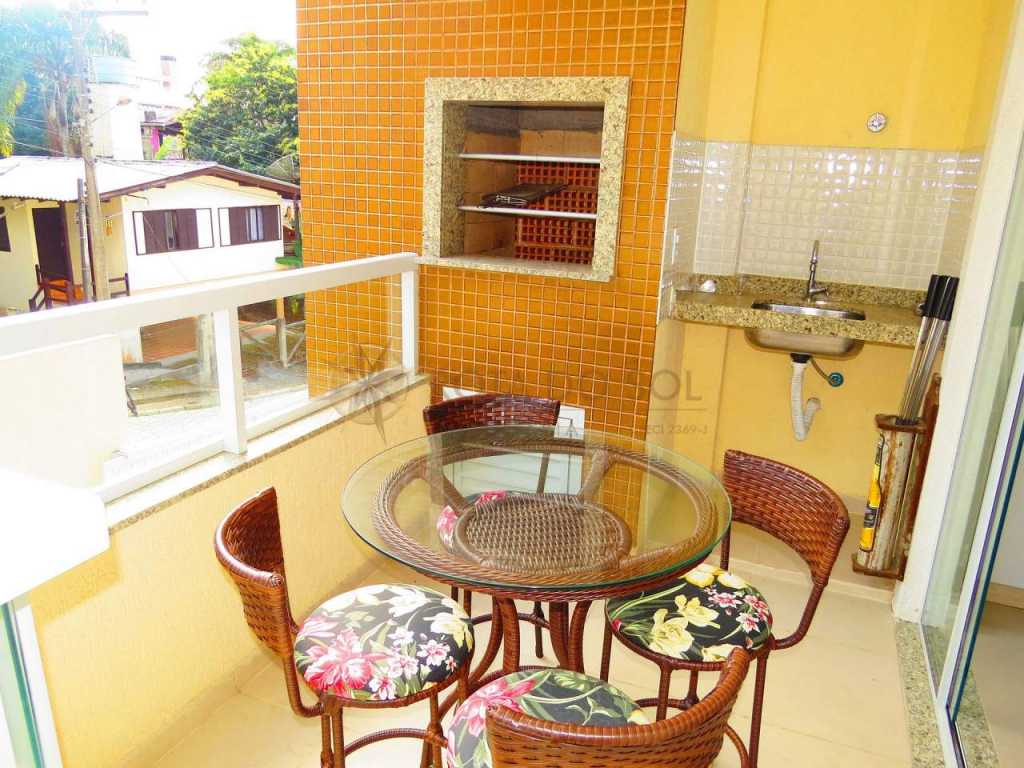 Cód 123 - Ótimo apartamento na área central de Bombinhas, 2 vagas de garagem e Wi-Fi.