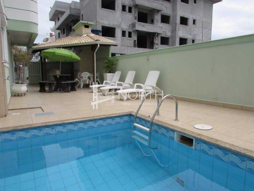 Apartamento super aconchegante, com piscina, à 100 metros da praia