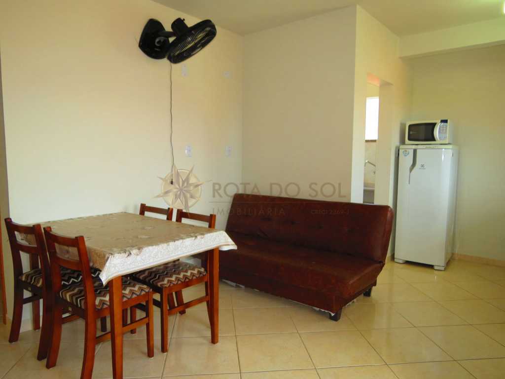 Cód 225-3 Apartamento com ótima localização, ideal para casal com 2 filhos na praia de Bombinhas.