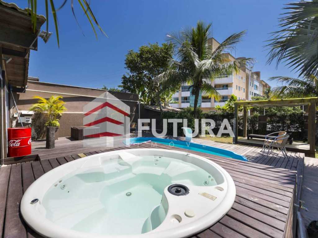 LC120 - Casa com 04 quartos piscina e jacuzzi na praia de Bombas-Bombinhas/SC