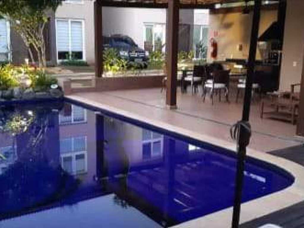 Casa com 3 Suítes em condomínio com piscina na Praia de Juquehy para Locação