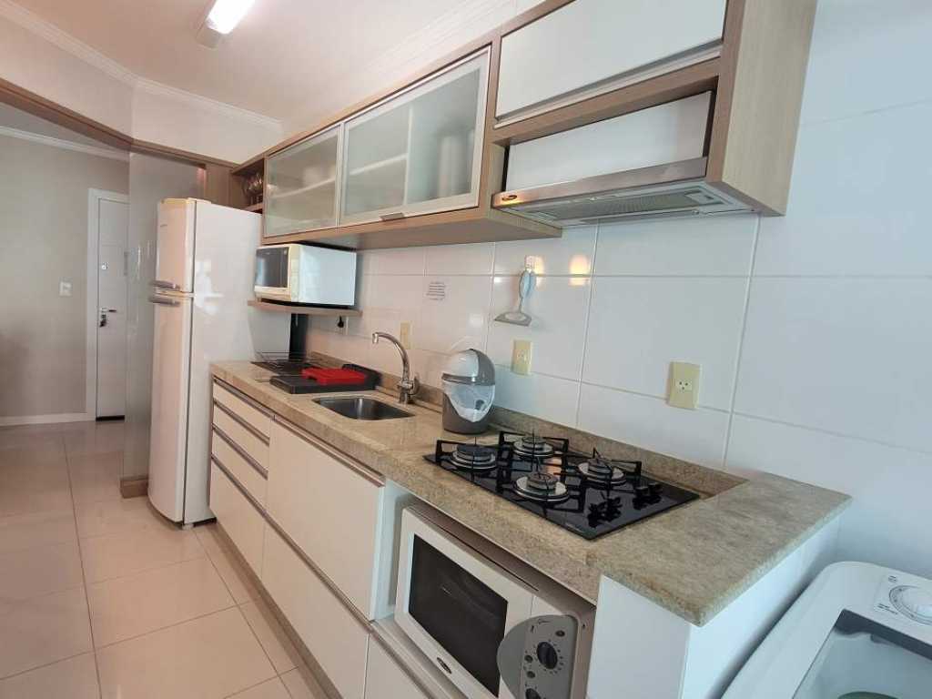 Apartamento 03 dormitórios na praia de Bombas - Ref.: B377