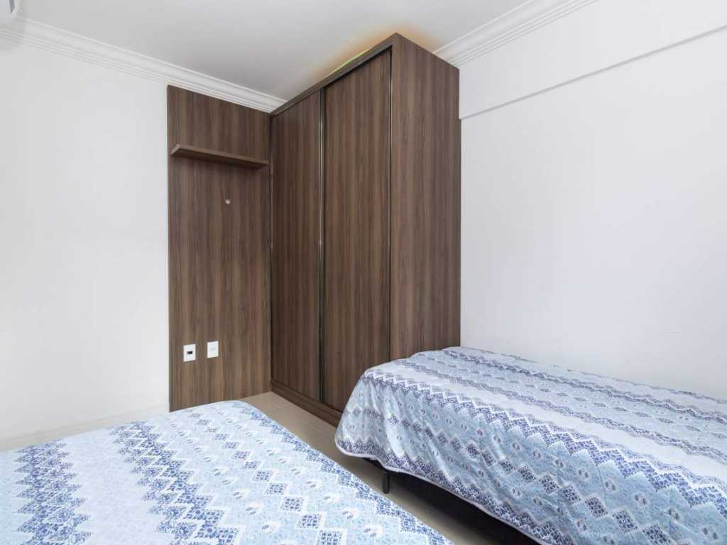 182F - Apartamento 02 Dormitórios na Praia de Bombas