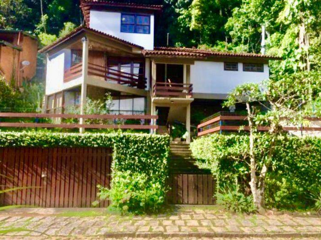 Excelente casa para aluguel mensal em Petrópolis - Rj