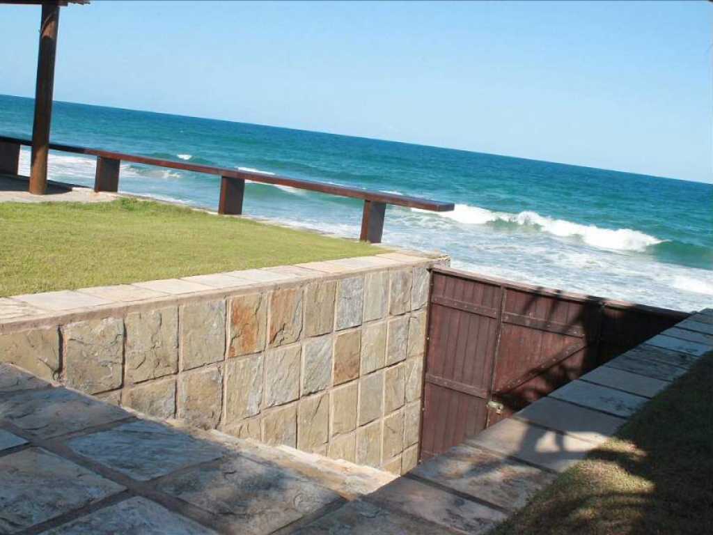 Casa a beira mar com 4 suítes a 1,36 Km do centro de Porto de Galinhas
