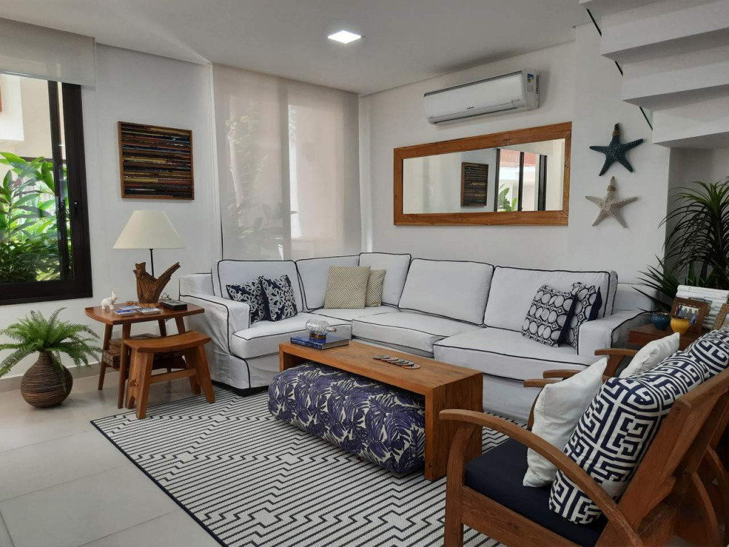Triplex lindíssimo em condomínio - Praia de Camburi