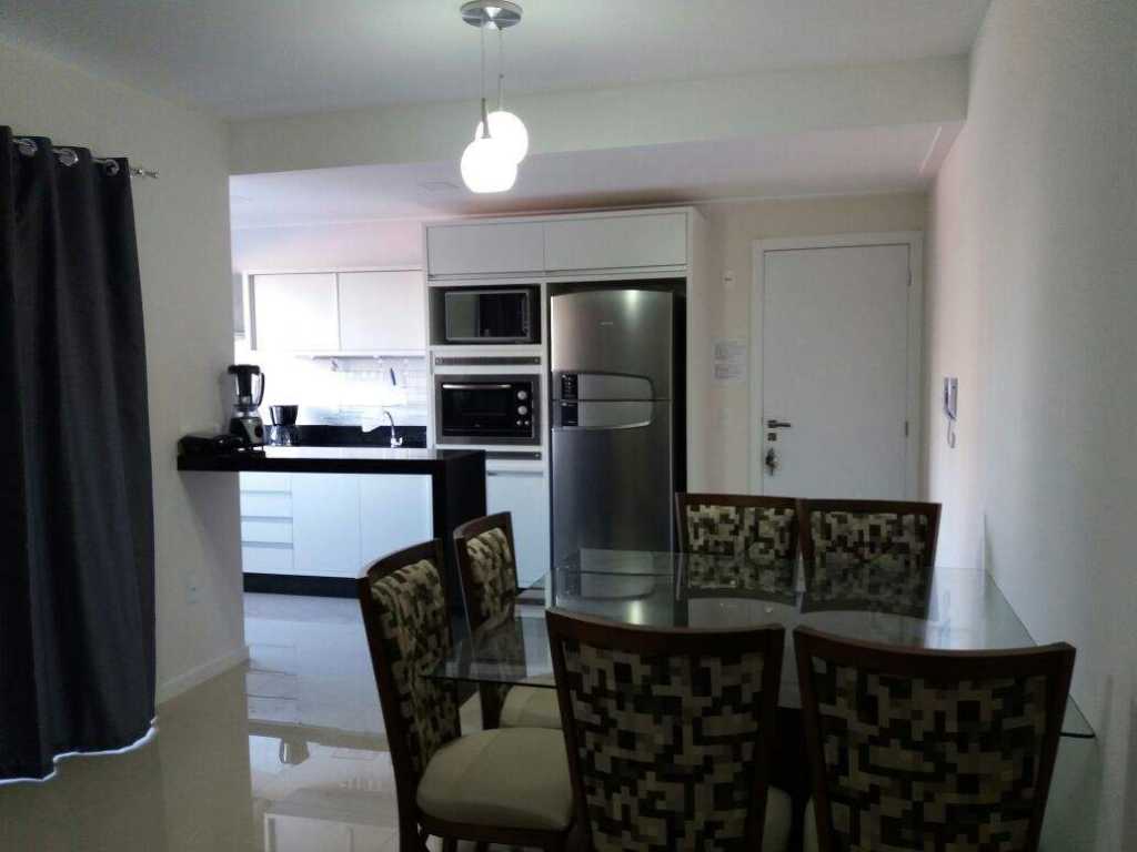 085 - Apartamento em Condomínio com Piscinas próximo a Praia