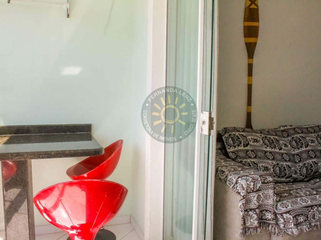 Aconchegante apartamento lateral, localizado a 20 metros da praia de Quatro Ilhas em Bombinhas - Exclusivo.