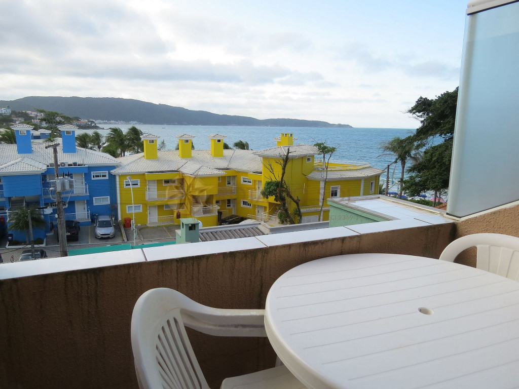 Cód 083 - Apartamento 01 dormitório na quadra do mar, com vista para a incrível praia de Bombinhas.